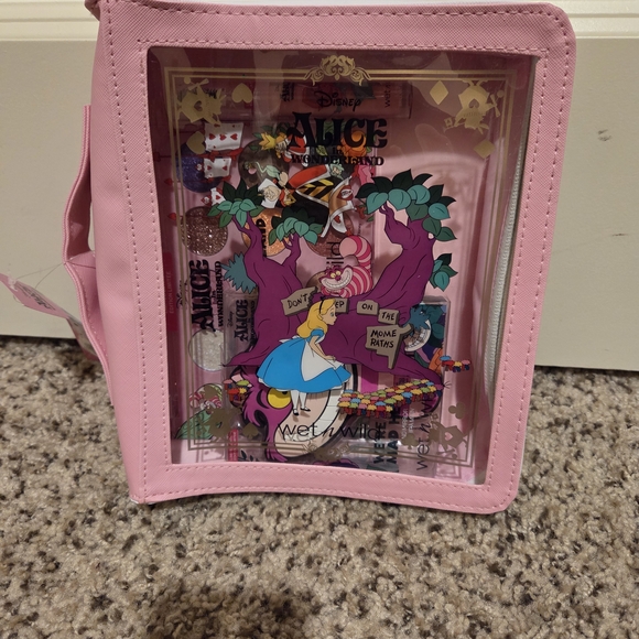 Wet n Wild Alice in Wonderland Makeup Set - Picture 2 of 4